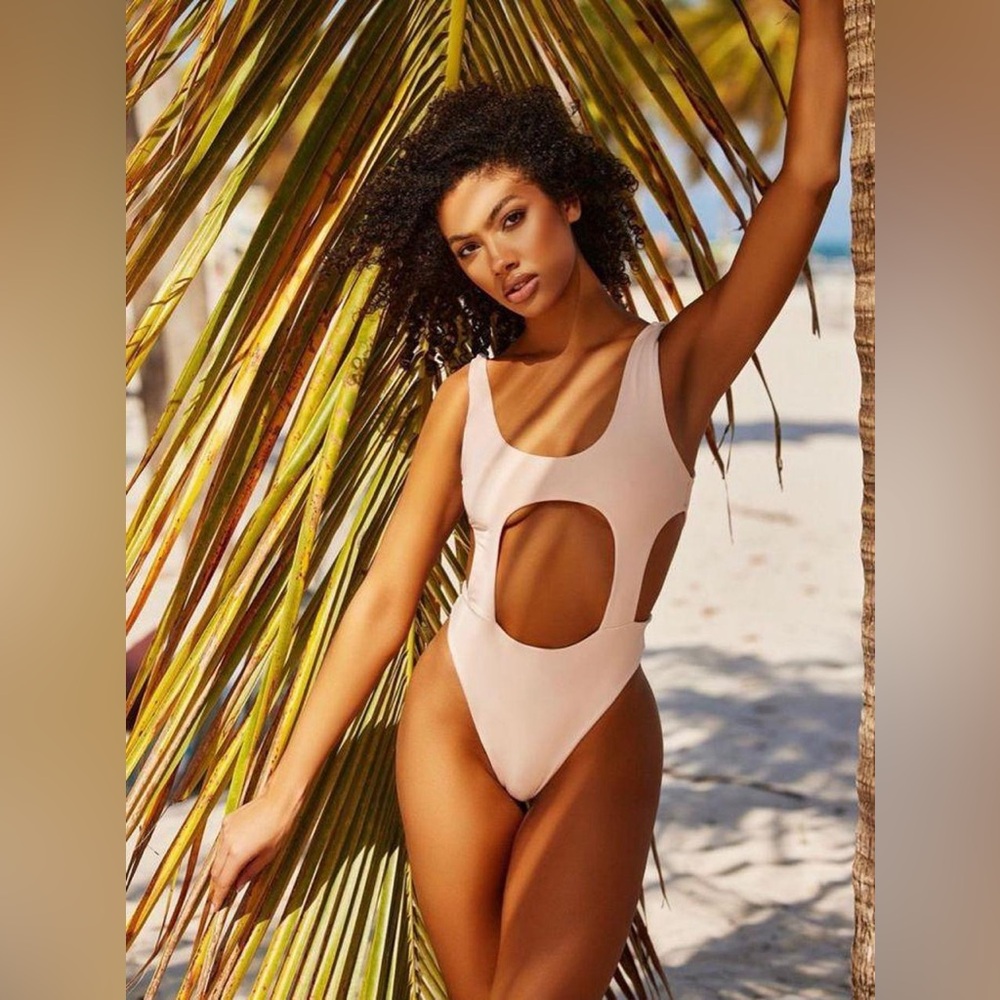 SXA HARPER ONE PIECE CUT OUT SWIMSUIT SIZE MEDIUM NWT RETAIL $135.00 Blush Pink